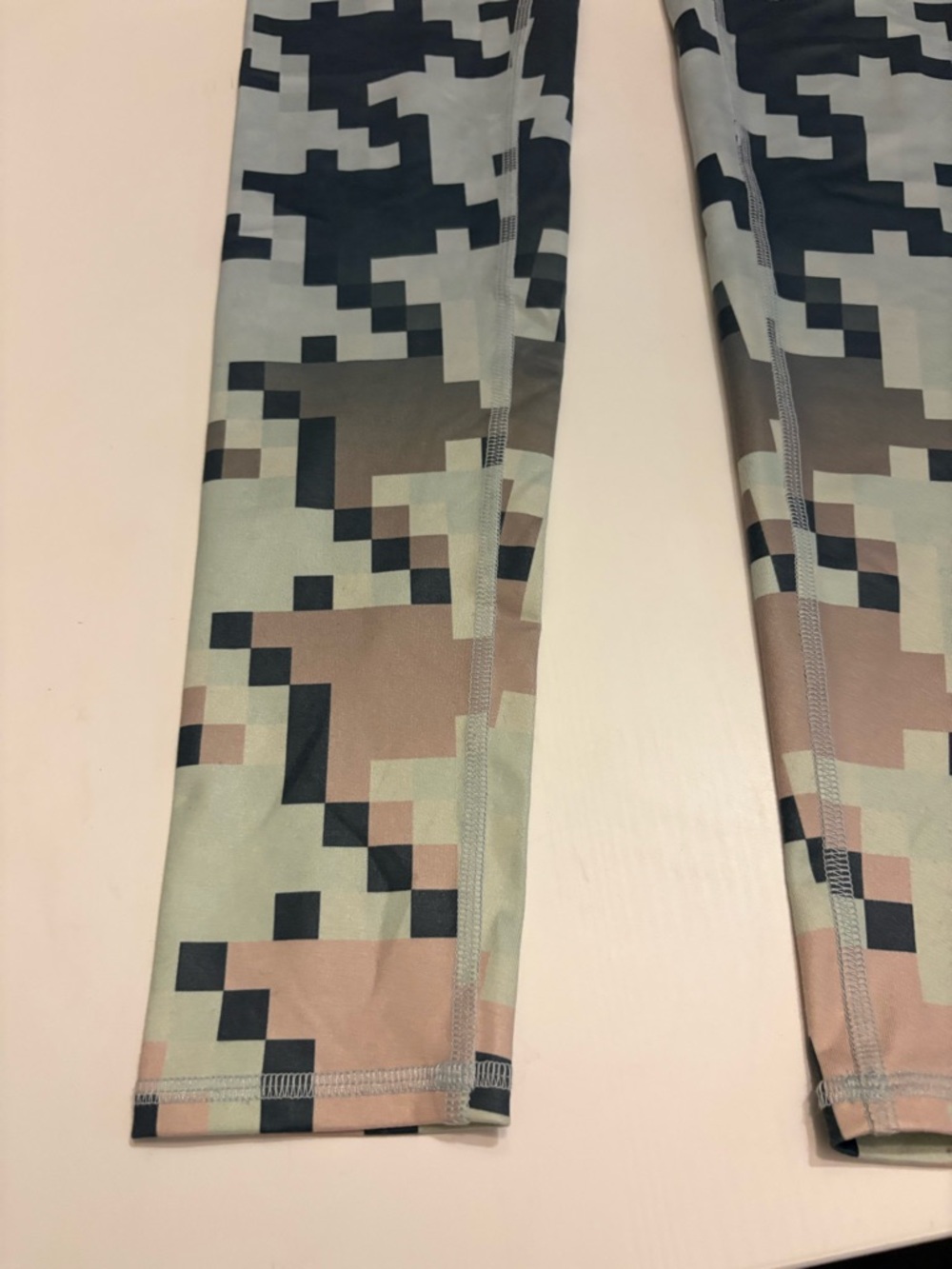 Alo Airbrush pixel ombré full length leggings size small - Picture 4 of 9